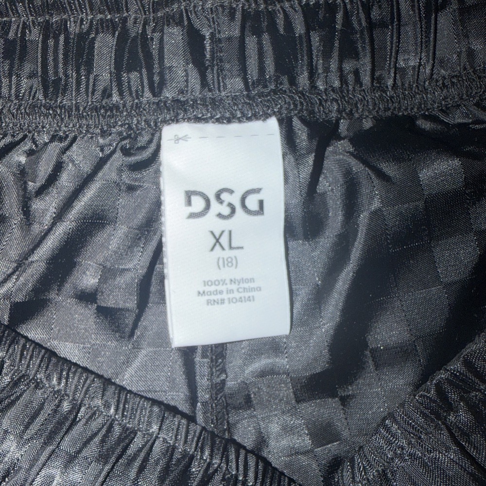 DSG Boys XL 18 Black Woven Soccer Shorts Checkered Pattern Athletic DAB12800 NWT - Picture 3 of 3
